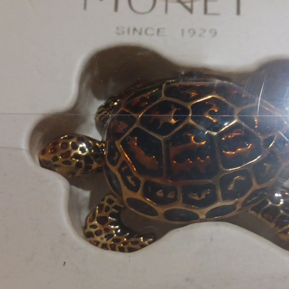 Monet Collectible Box 1 1/2 x 2"